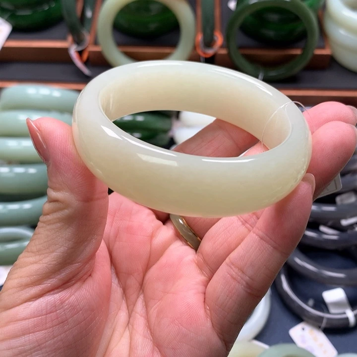 【闪购商品】未镶嵌手镯和田玉