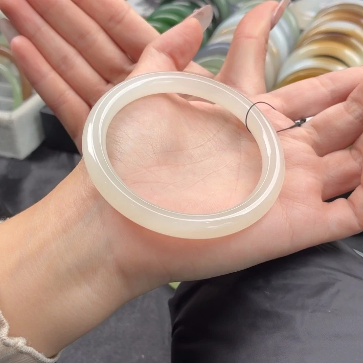 和田玉未镶嵌手镯-冰粉美人条