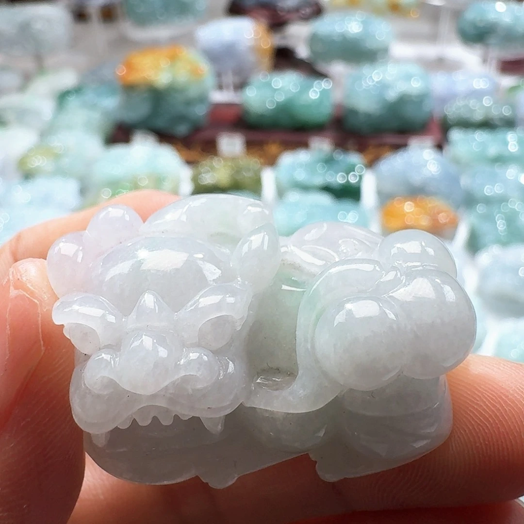 翡翠挂件未镶嵌欧**贾，貔貅