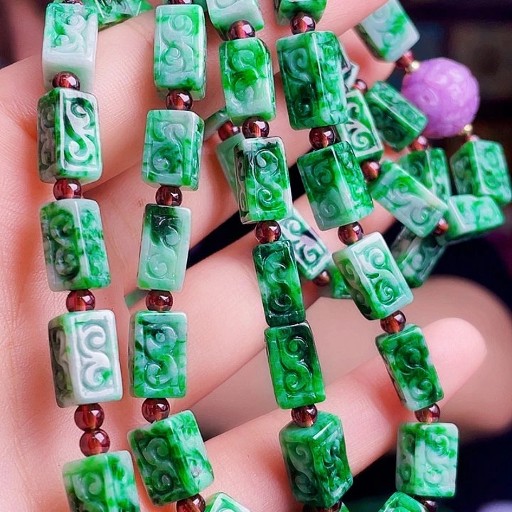 翡翠未镶嵌颈饰多样性