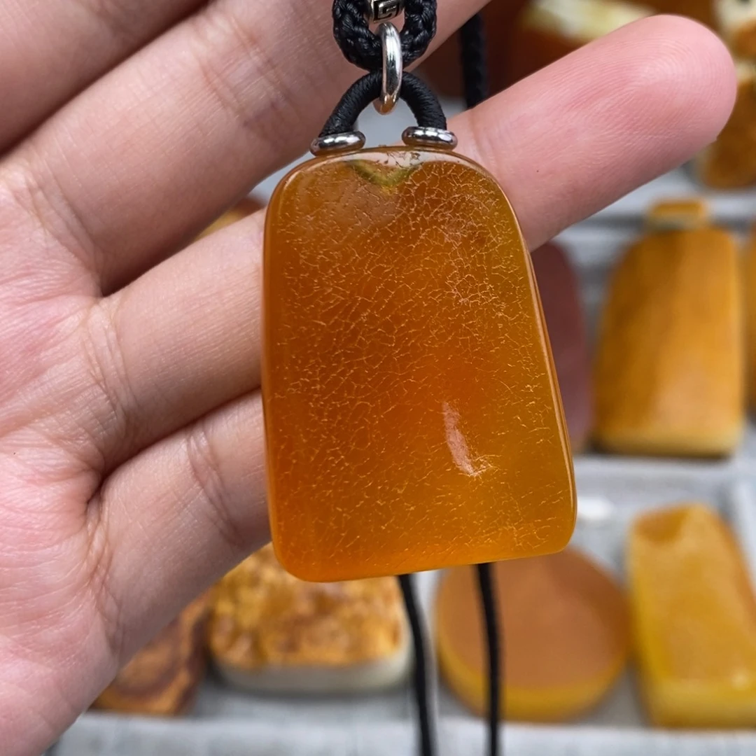琥珀吊坠(赠链)未镶嵌