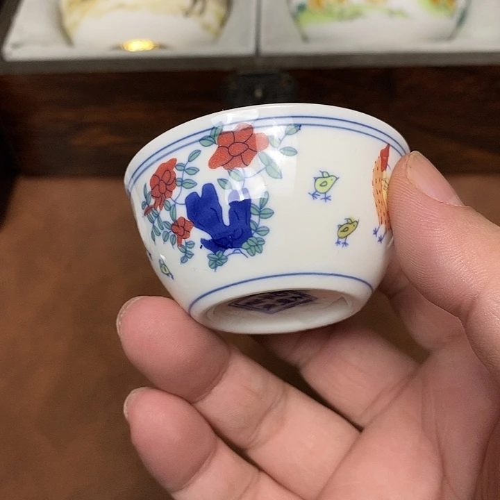 漂亮的斗彩鸡缸杯