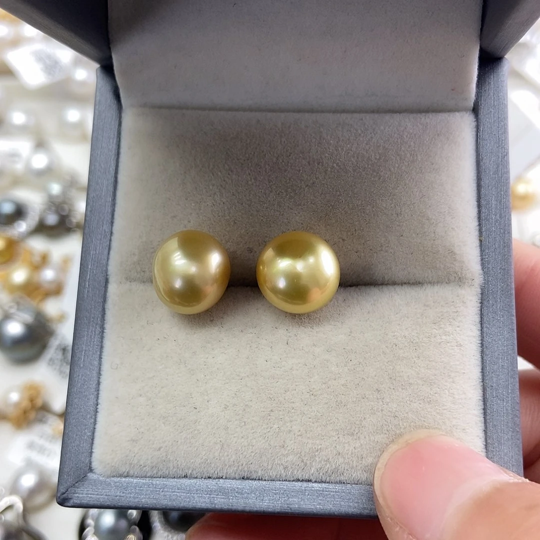 18K金镶嵌海水珍珠耳饰