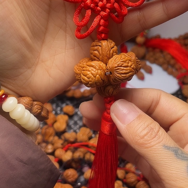 木质类龙纹桃枭挂件