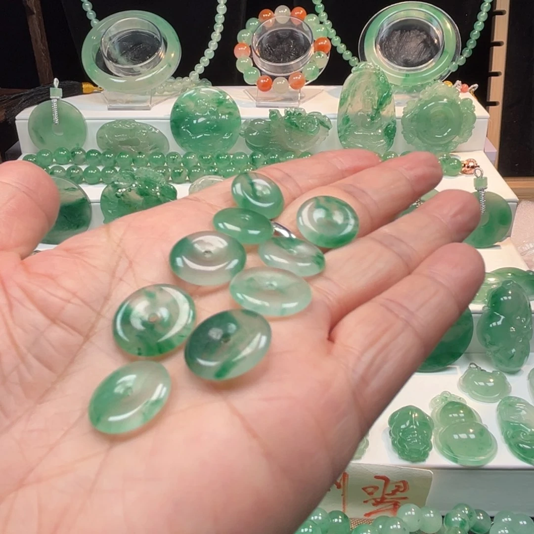 石英质玉吊坠(不含链)合金