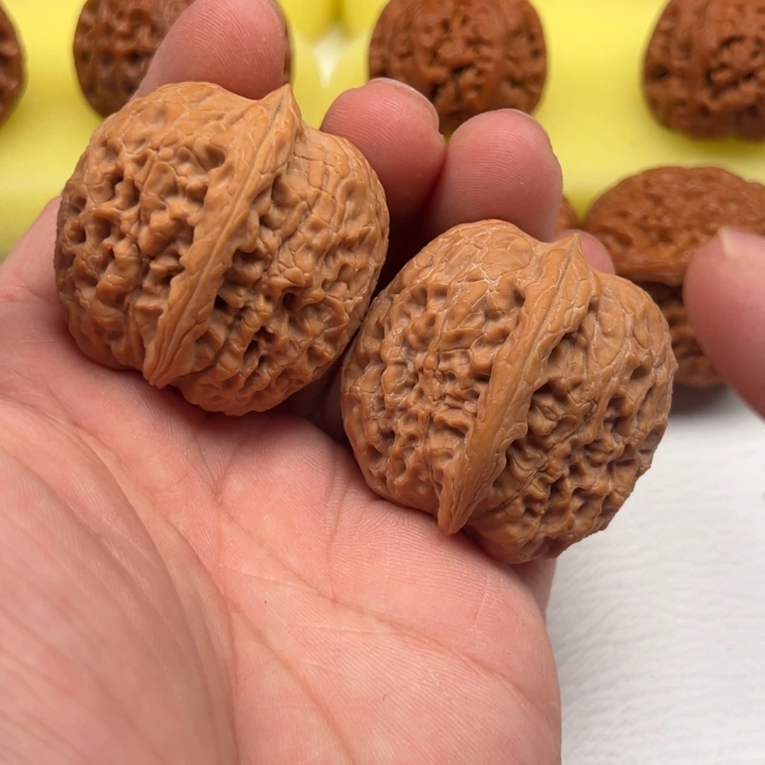 38全品平谷祥云柱文玩核桃