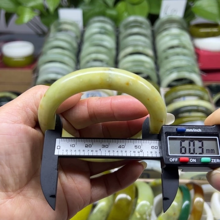 蛇纹石玉未镶嵌手镯59