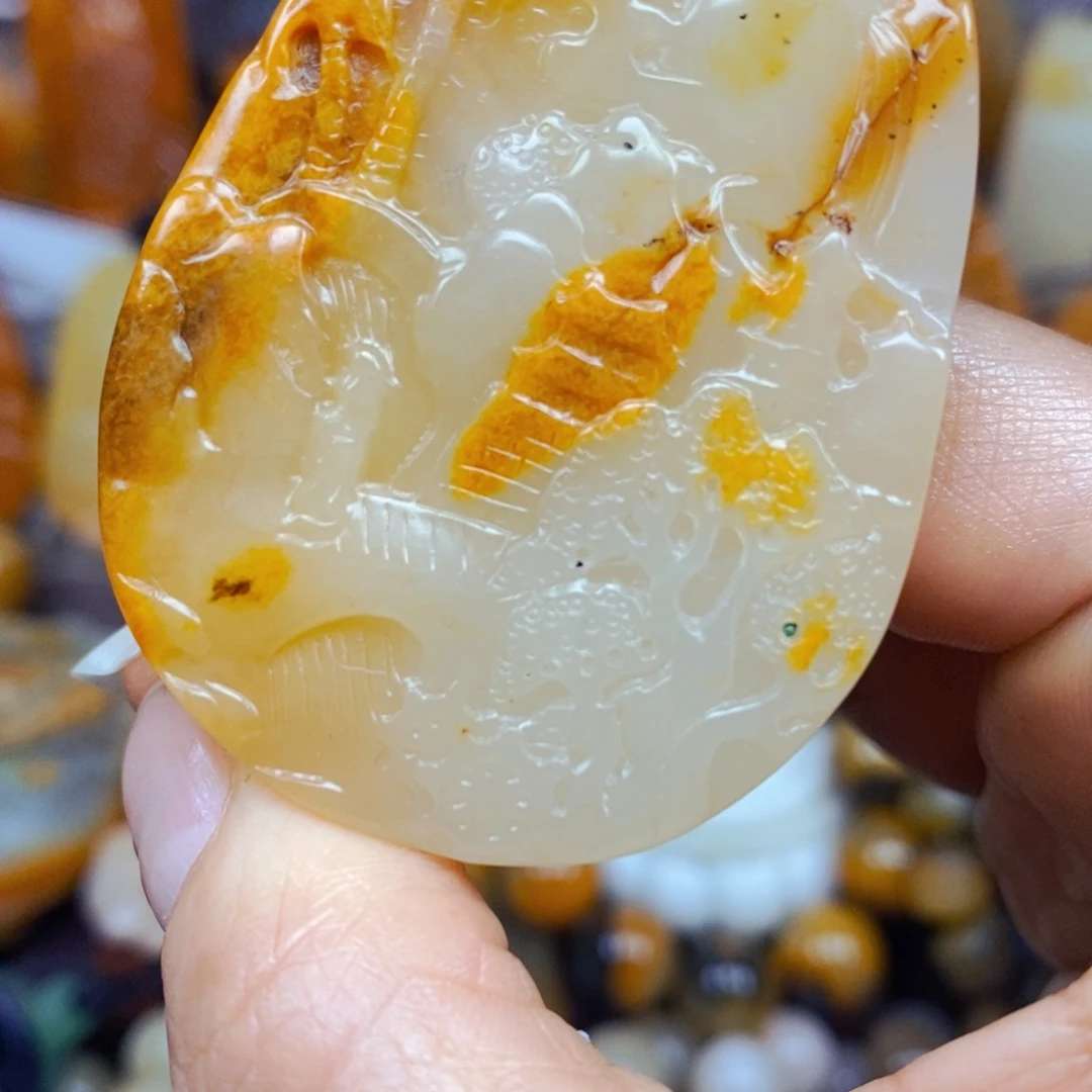 石英质玉（黄龙玉）未镶嵌颈饰