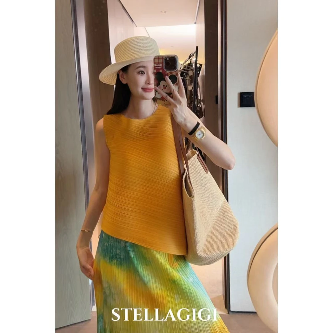 SG / 郭幂幂 SS 慵懒不规则 三宅褶皱工艺蓬蓬上衣T-20251516