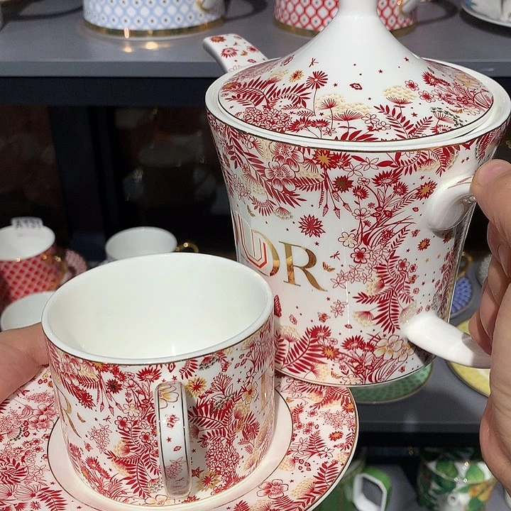 瓷片一壶两杯两碟