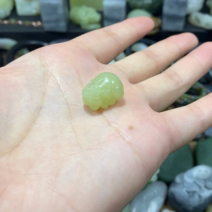 颈饰未镶嵌和田玉（糖玉）