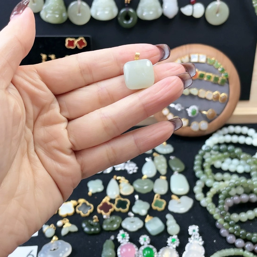 和田玉颈饰18K金镶嵌