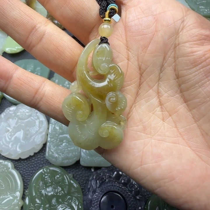 和田玉未镶嵌颈饰