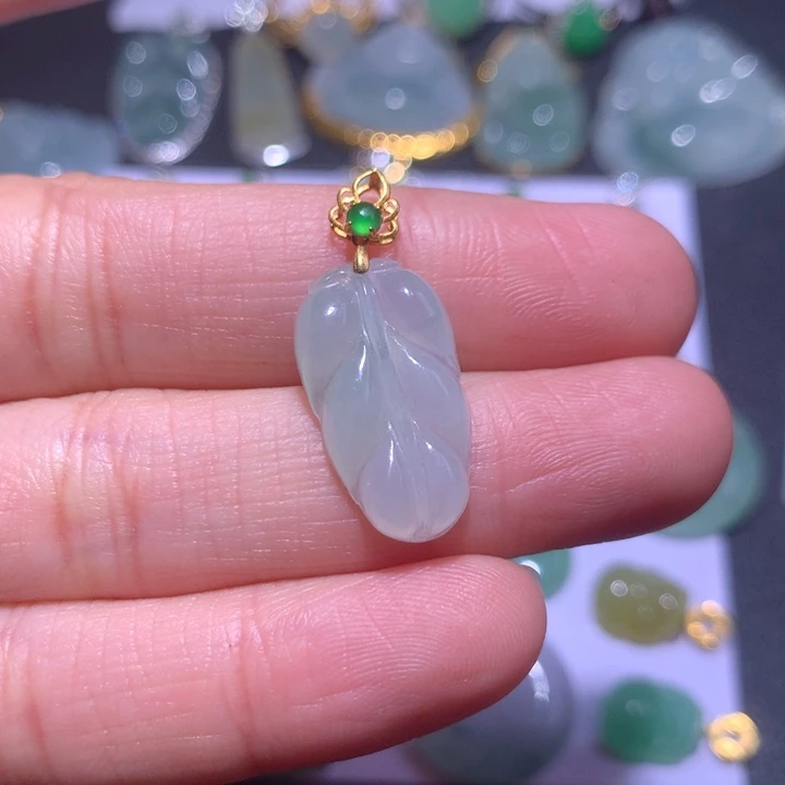 翡翠颈饰18K金镶嵌翡翠