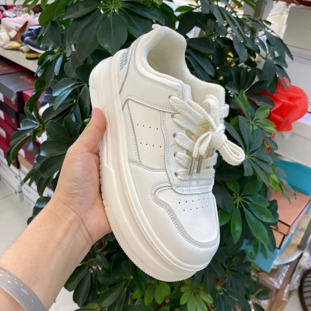 80691加绒低帮日常休闲板鞋休闲板鞋厚底百搭鞋子ins白色板鞋