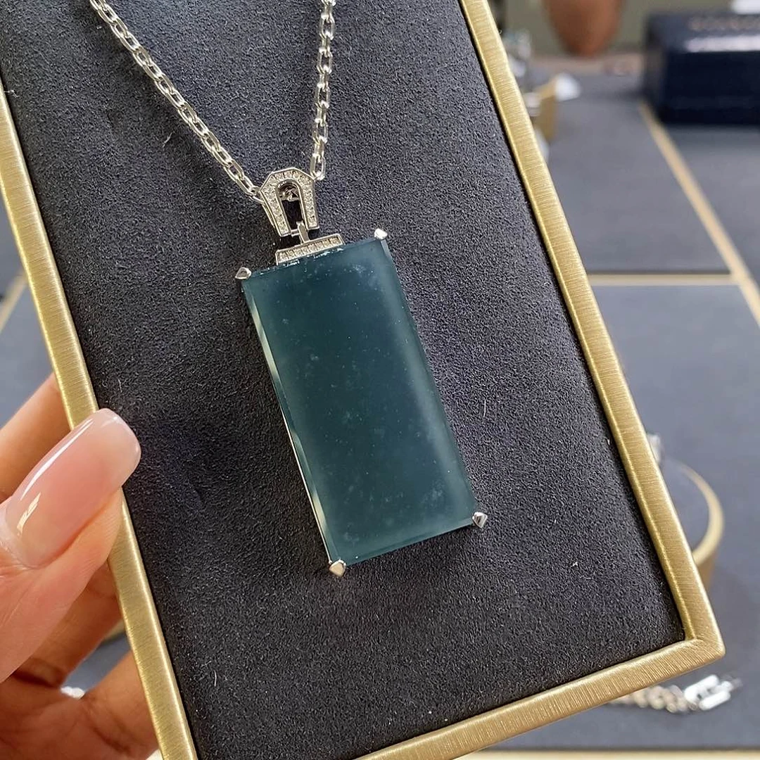 翡翠未镶嵌手镯 无事牌