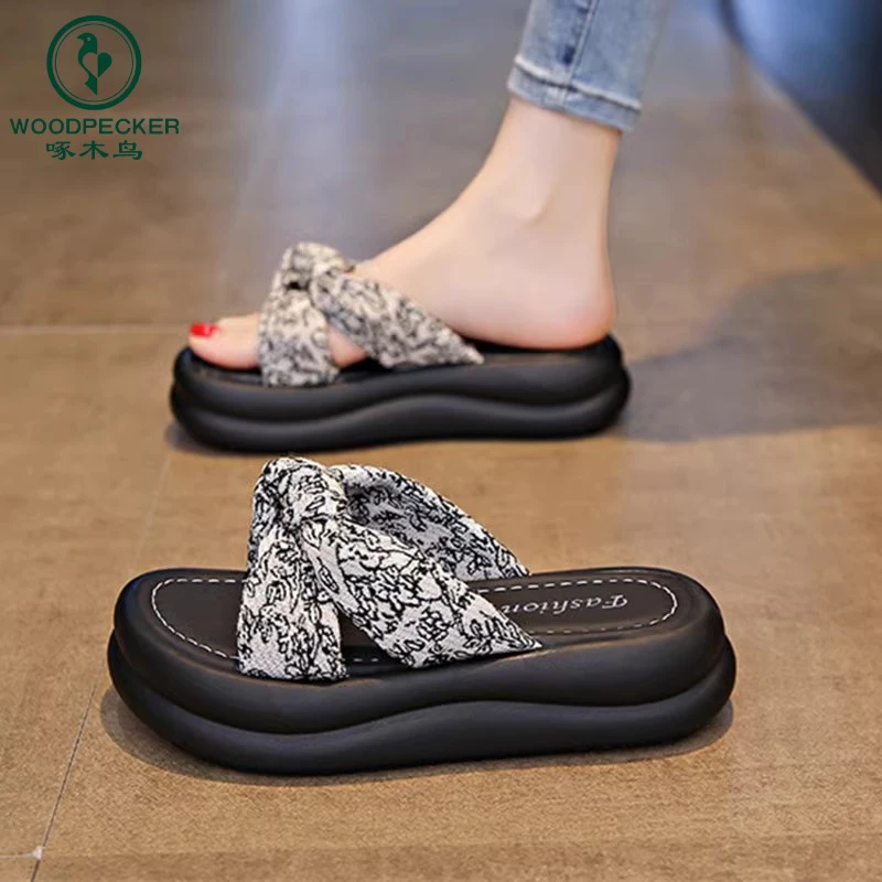 啄木鸟凉拖鞋女夏外穿2025新款仙女风厚底沙滩凉鞋时尚孕妇一字拖