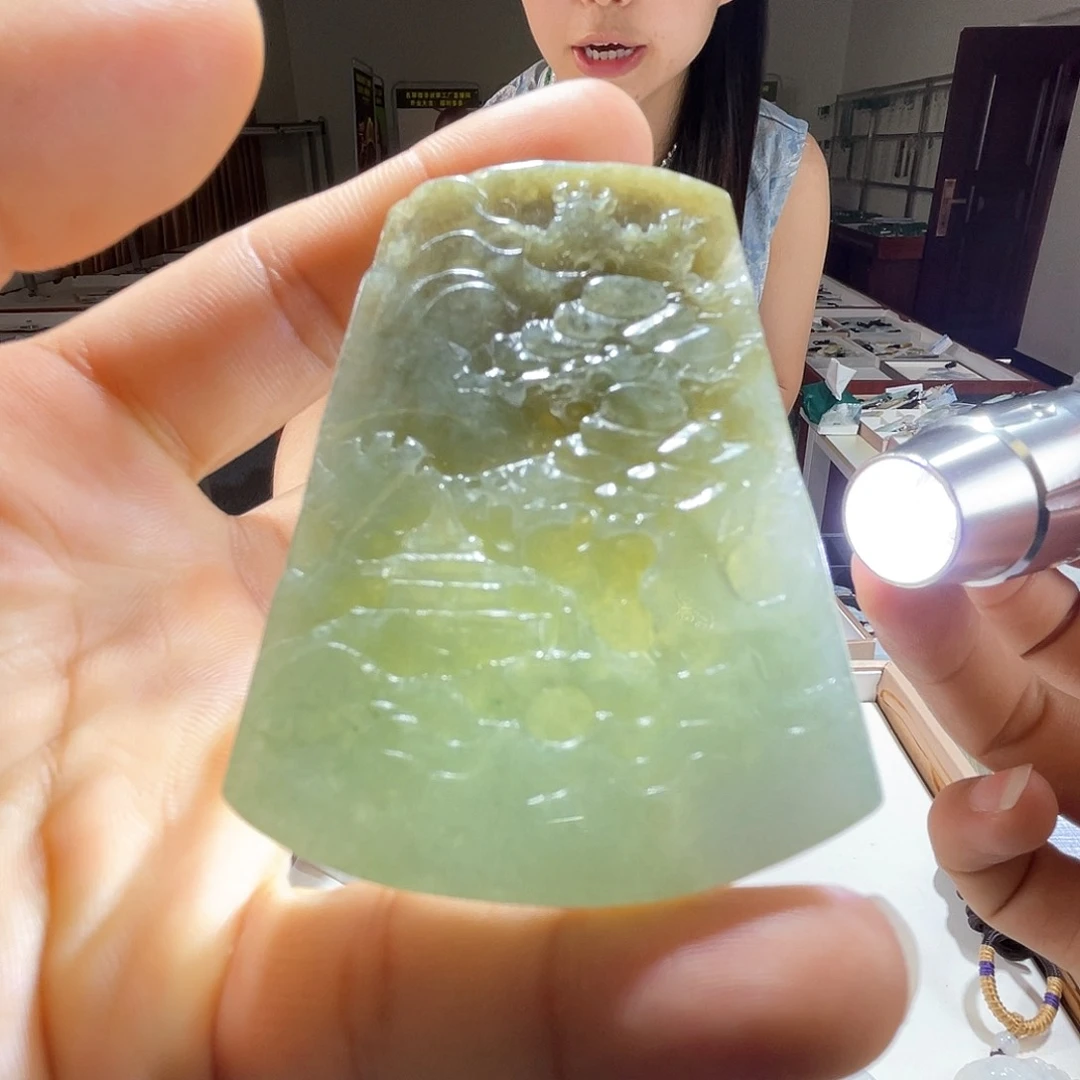 翡翠未镶嵌颈饰一