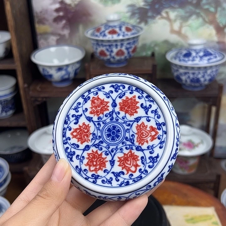 杯子缠枝莲釉里红盖置