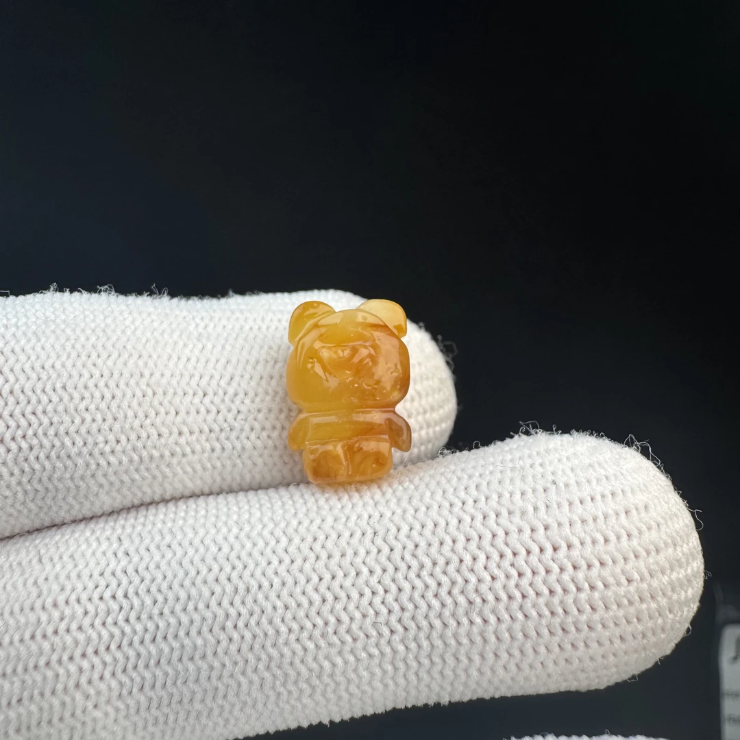J9535天然原矿蜜蜡 雕刻小熊9.9*14.7*7.3mm支持复检假一罚十