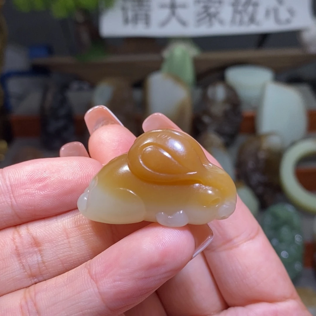 颈饰未镶嵌和田玉（糖玉）