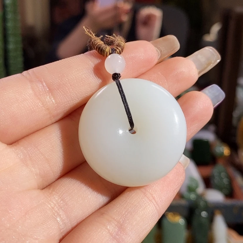 【闪购商品】吊坠(赠链)未镶嵌和田玉