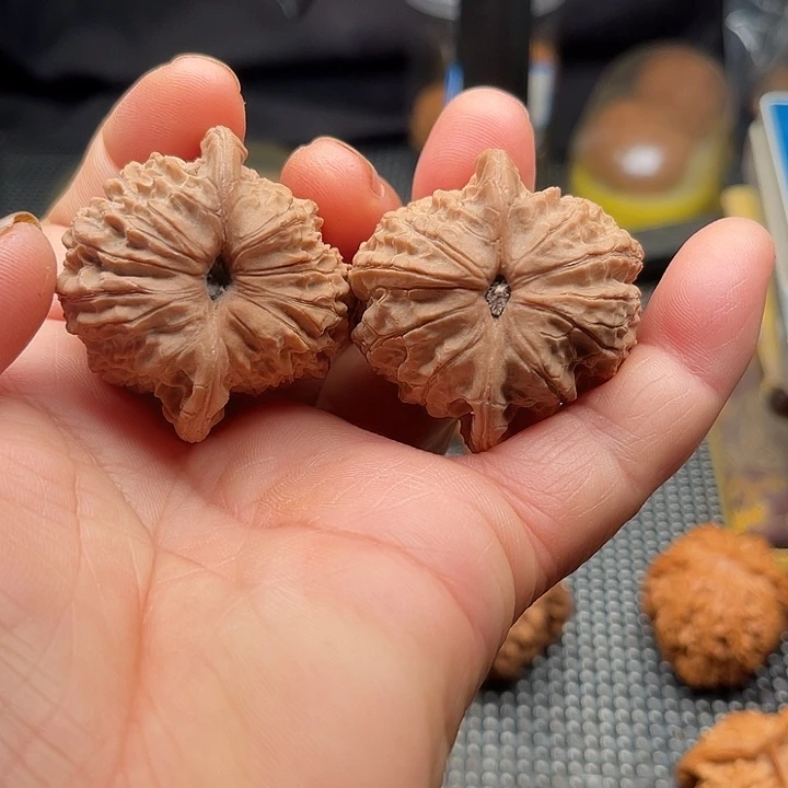 小***爱桃核把件特价核桃