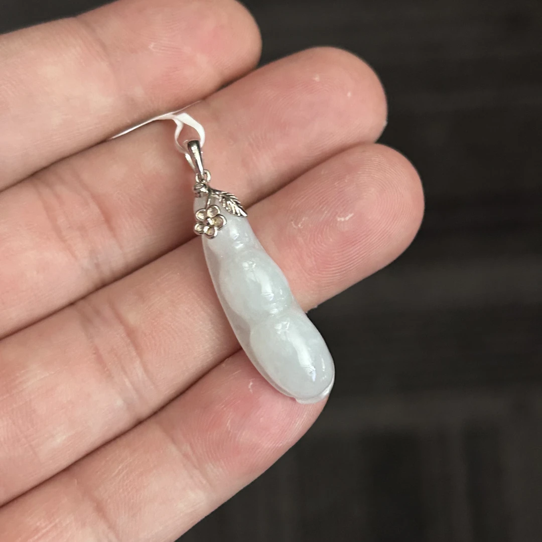 【小娟珠宝 】f011 缅甸a货翡翠福豆吊坠5609