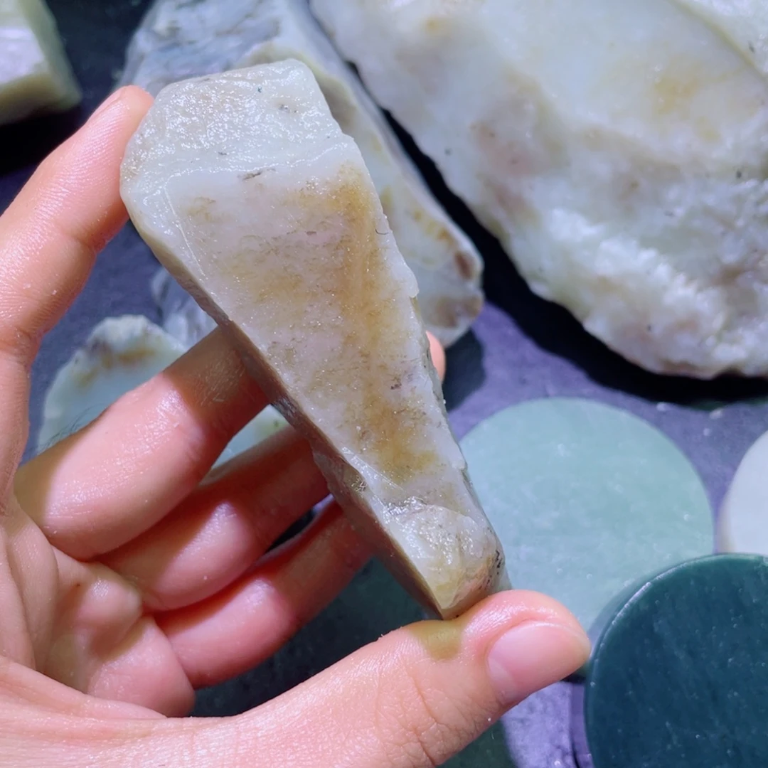 和田玉未镶嵌珠宝半成品