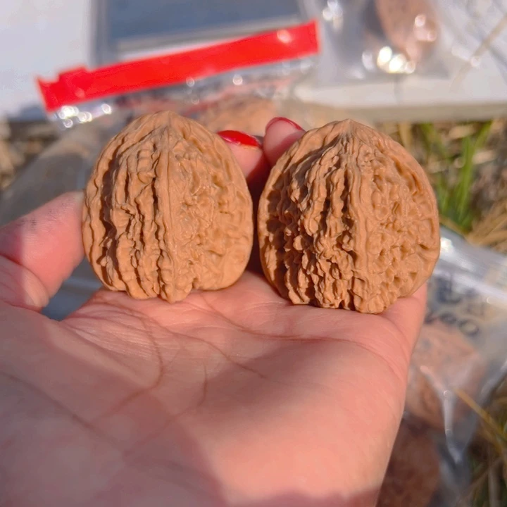 文玩核桃把件南疆石