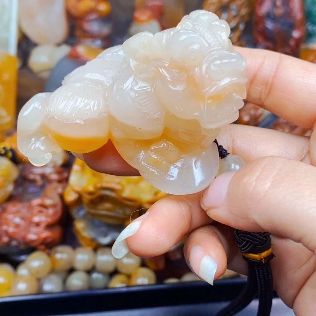 石英质玉（黄龙玉）未镶嵌颈饰