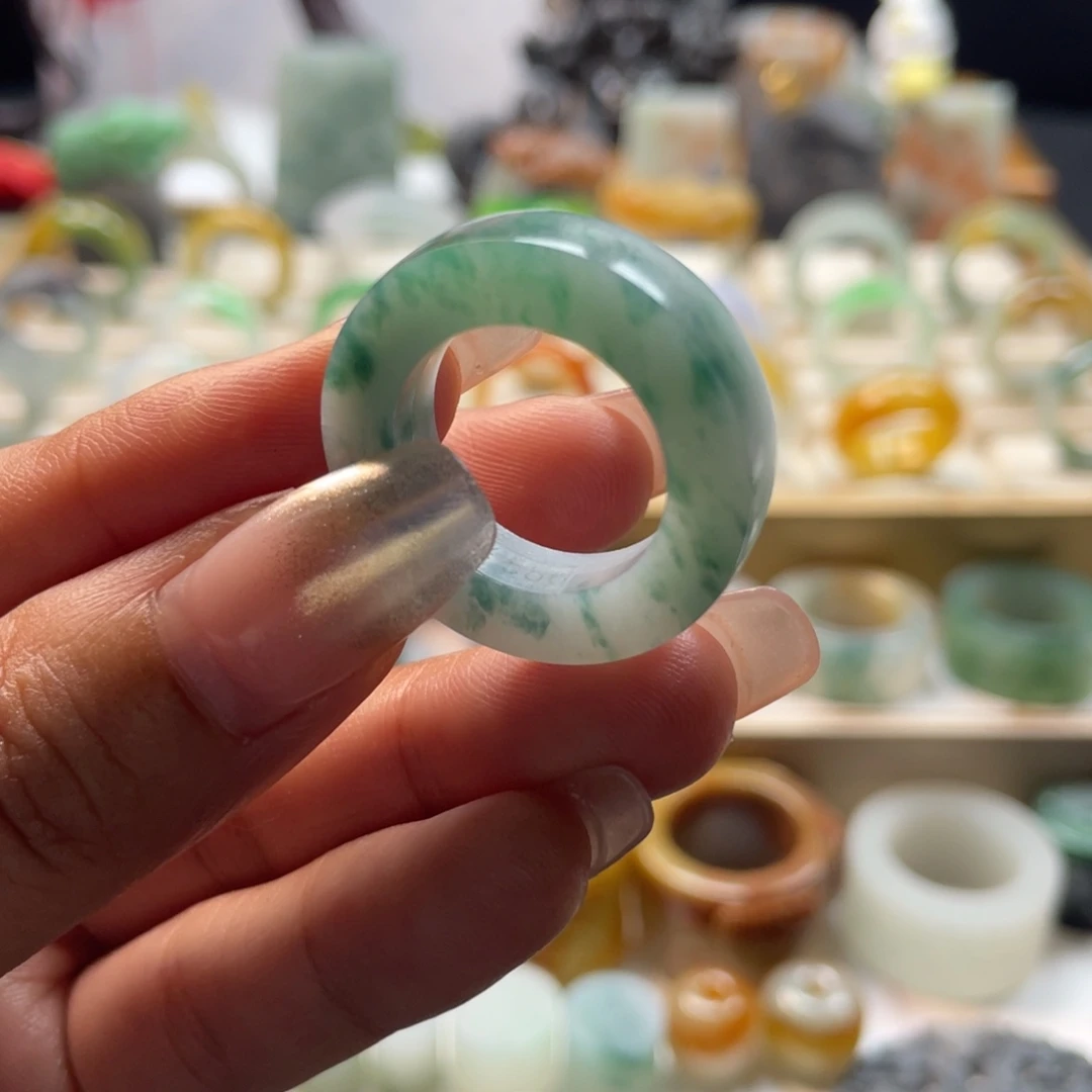 定制翡翠未镶嵌戒指