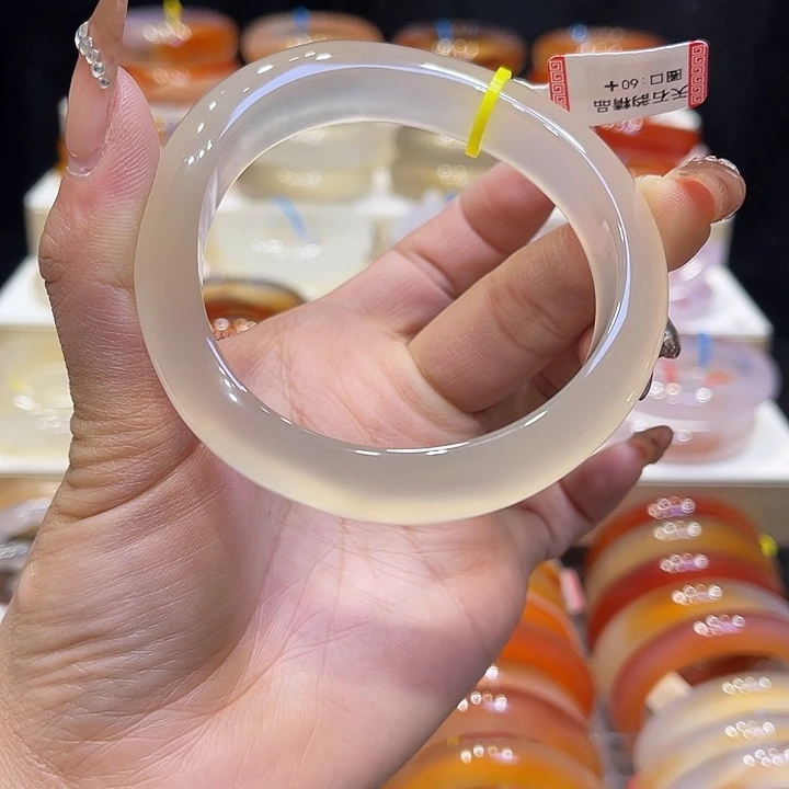 玛瑙/玉髓手镯未镶嵌顾**安