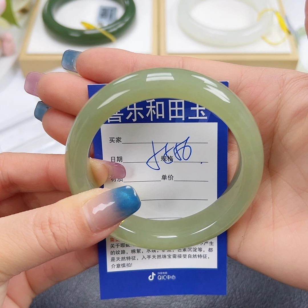 和田玉未镶嵌手镯