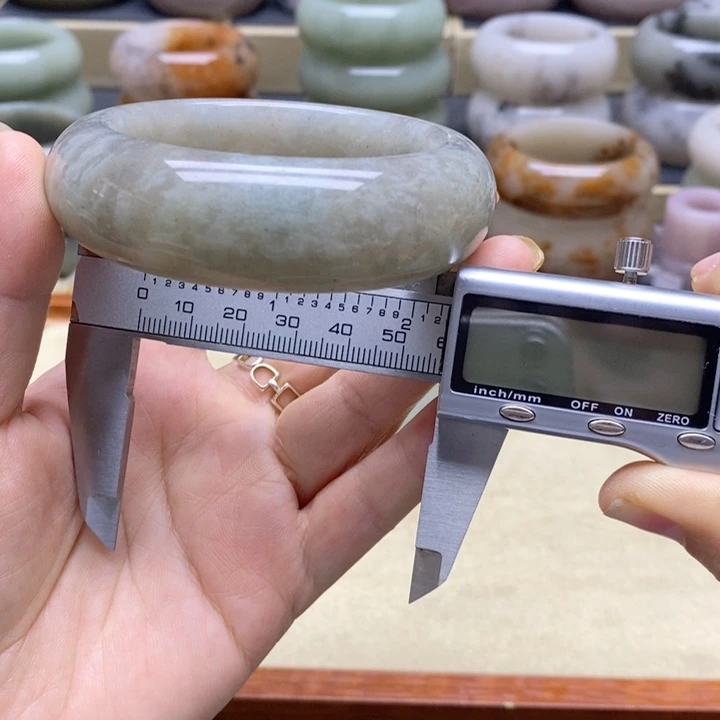 未镶嵌手镯石英岩玉