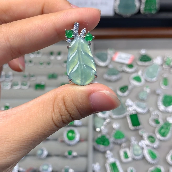 翡翠未镶嵌颈饰吊坠