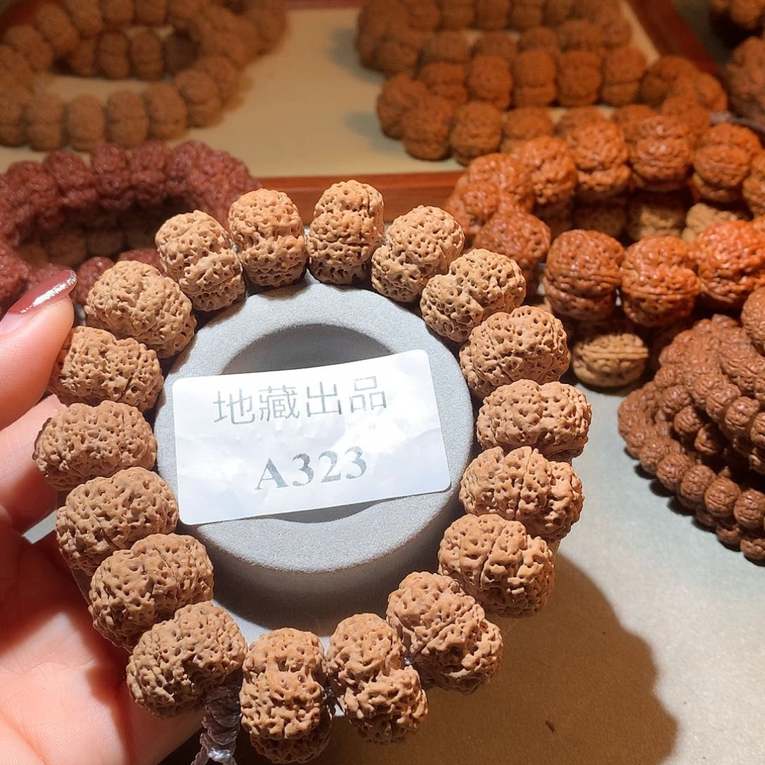 金刚菩提手串老*、22尺寸安娜蜂窝纽扣夹板