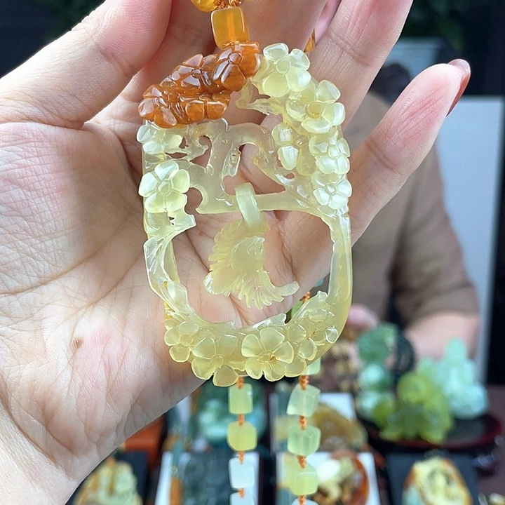蛇纹石玉颈饰未镶嵌
