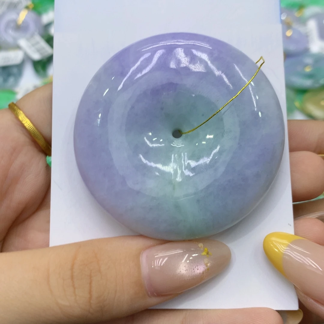 李***芳翡翠未镶嵌颈饰翡翠