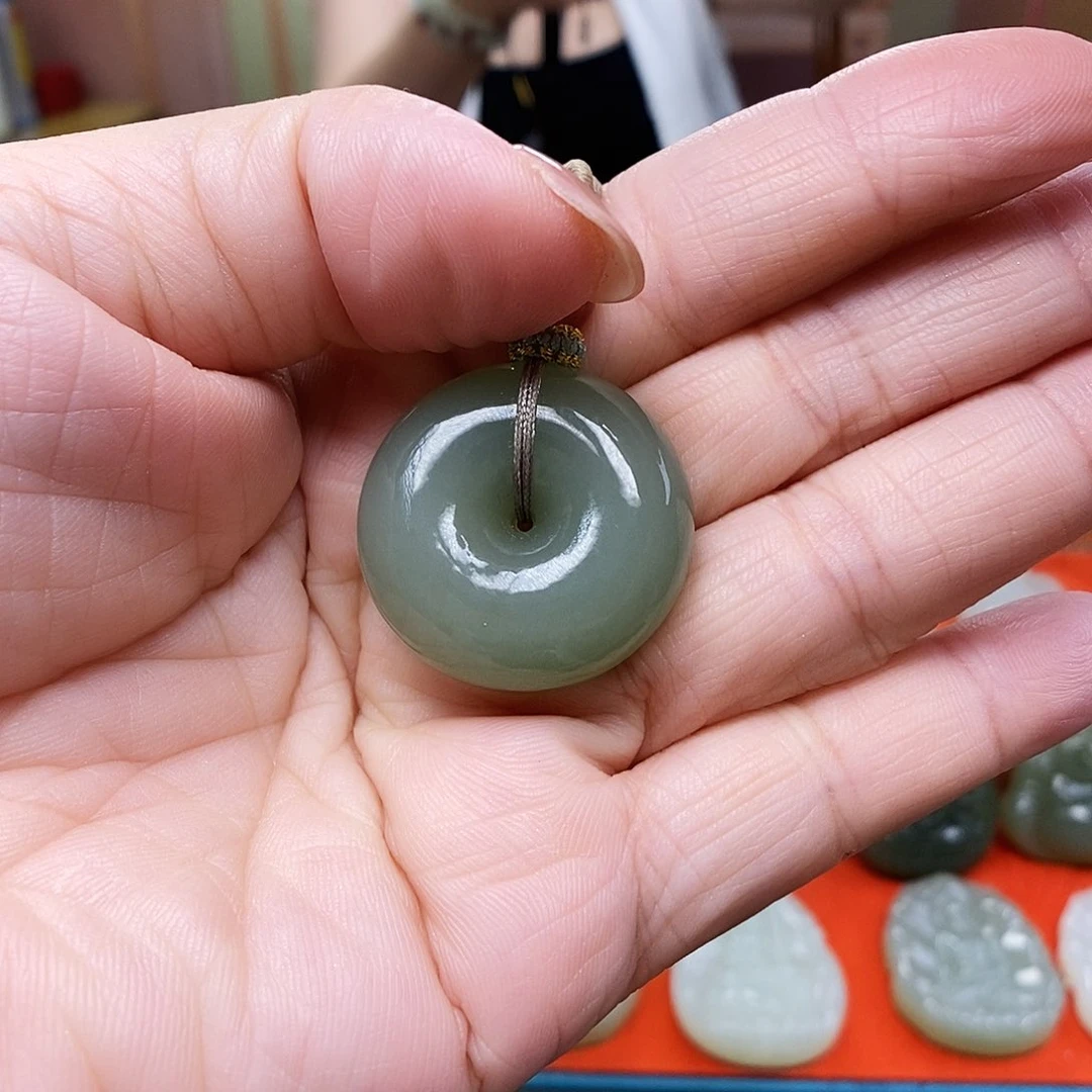 颈饰未镶嵌和田玉秀*