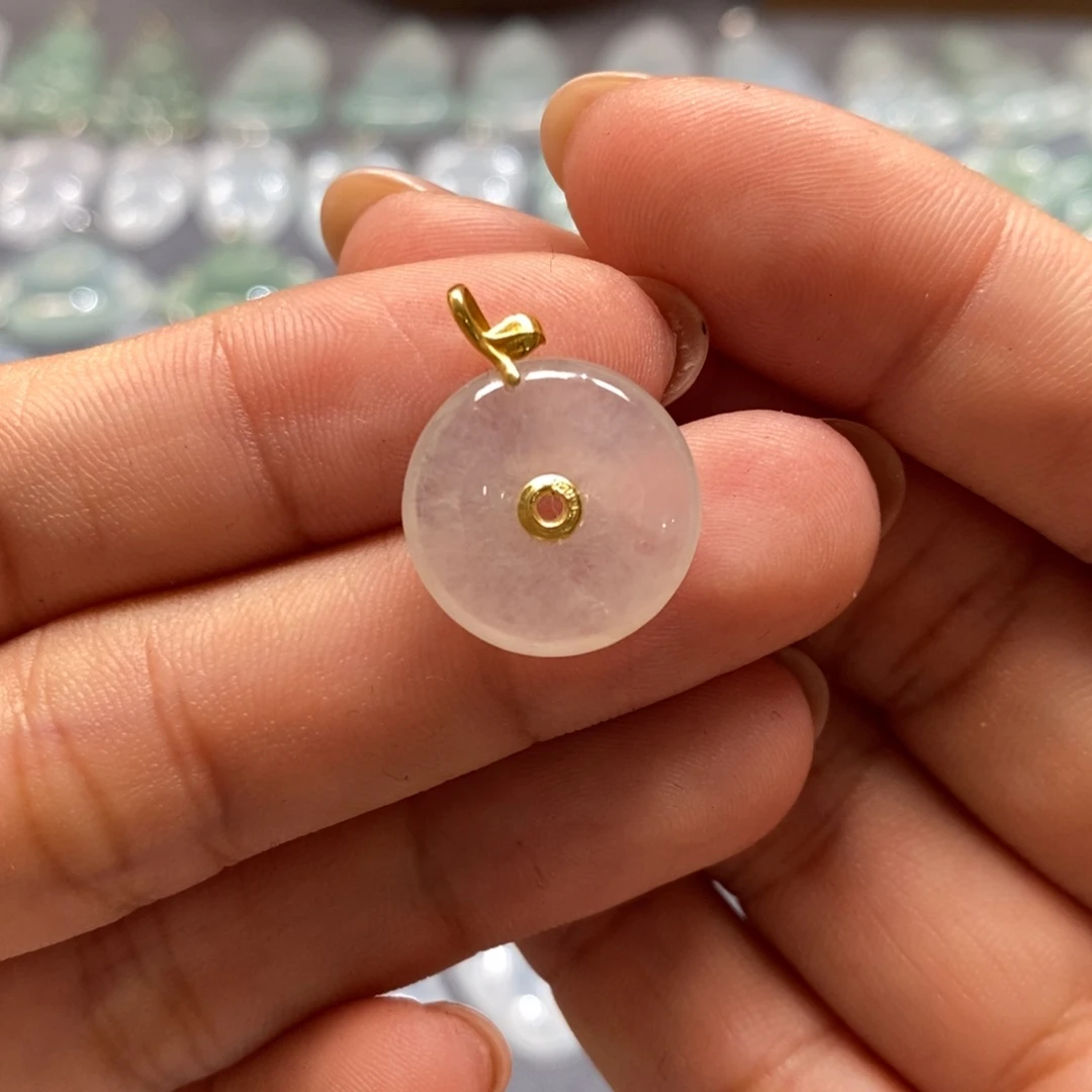 翡翠18K金镶嵌颈饰平安扣