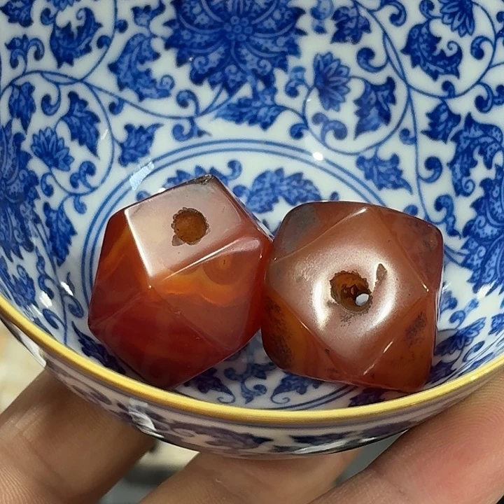 瓷片瓷自顾自的一个人