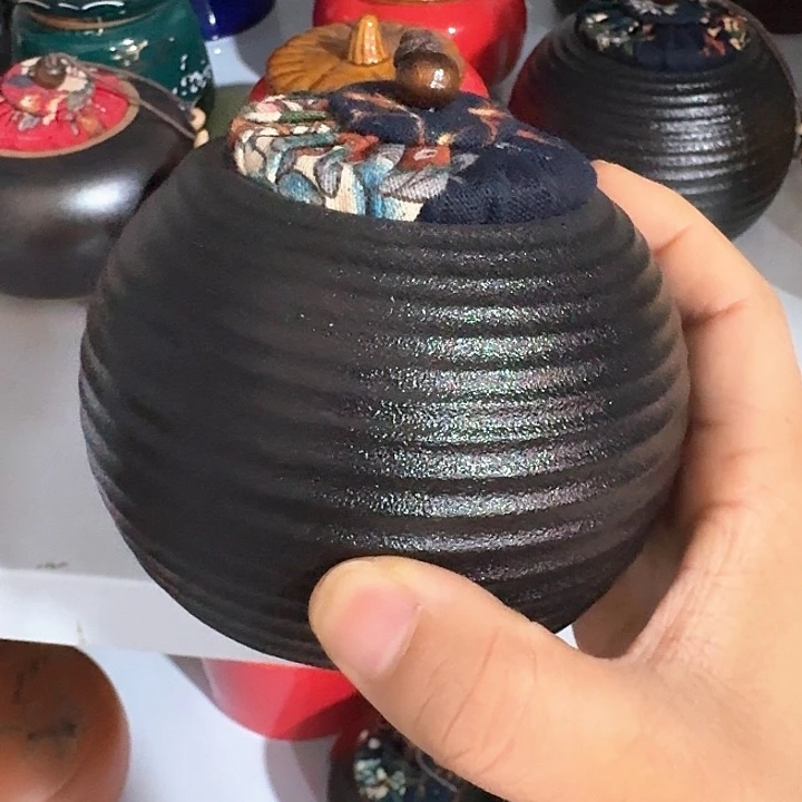 主人杯一个，瓷。。品茗