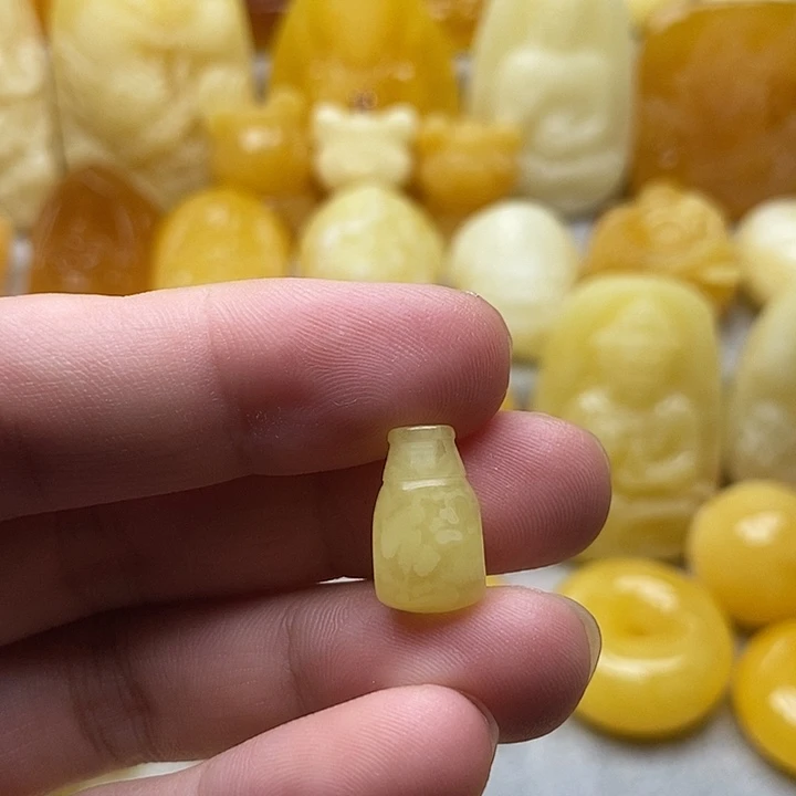 琥珀颈饰未镶嵌琥珀蜜蜡吊坠