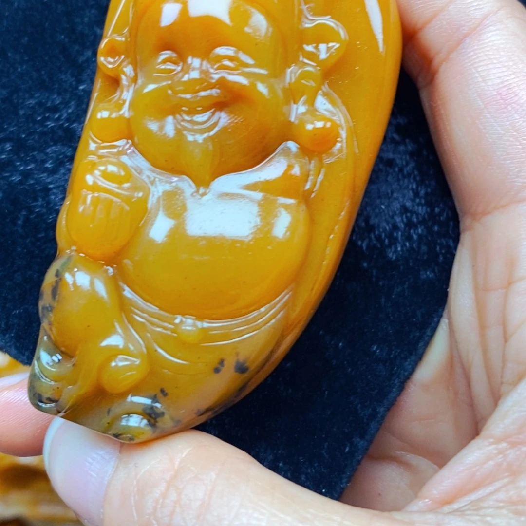 未镶嵌石英质玉（黄龙玉）颈饰