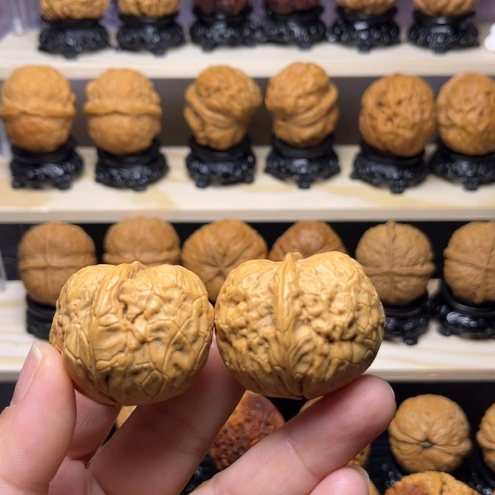 文玩核桃吊坠41w金元宝