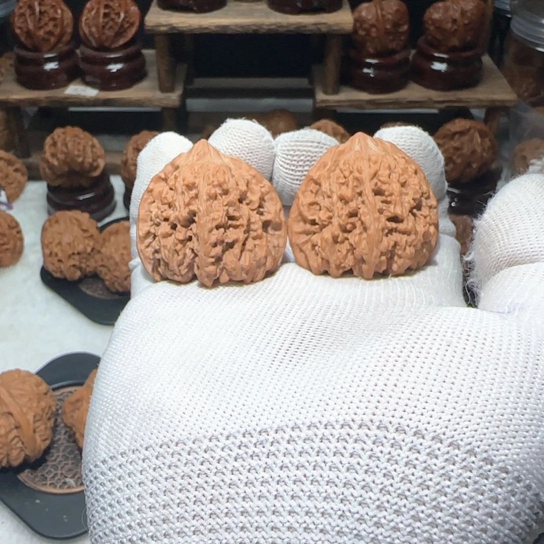 鯨***落文玩核桃吊坠满天星