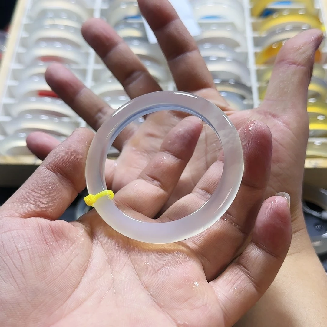 玛瑙/玉髓手镯未镶嵌多*塔