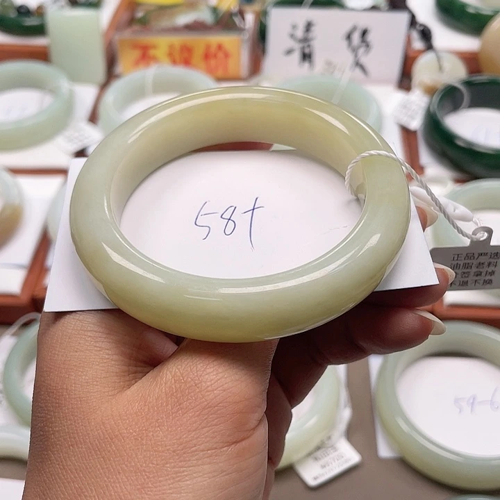 未镶嵌手镯和田玉