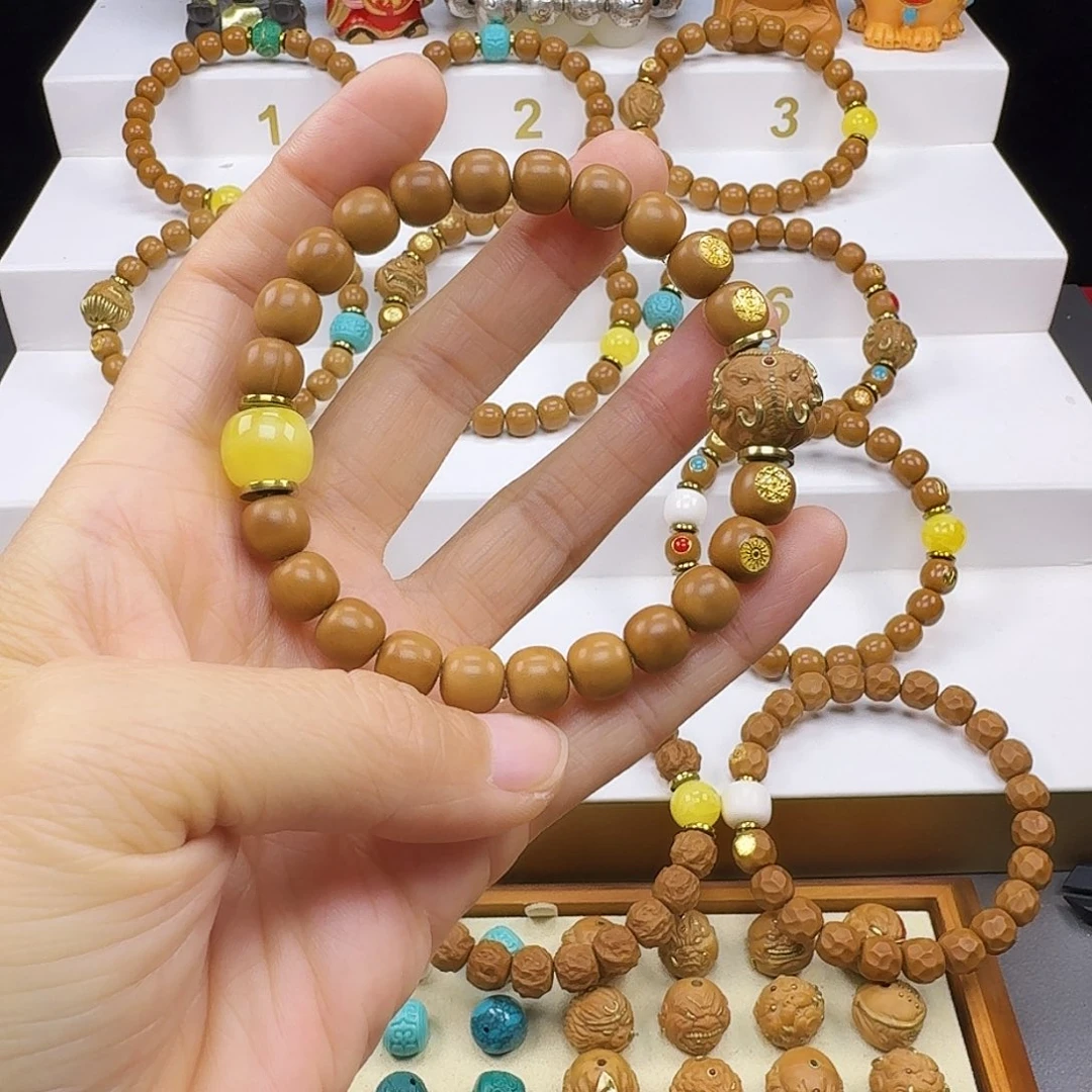 李***.吊坠猴头核桃猴头手串